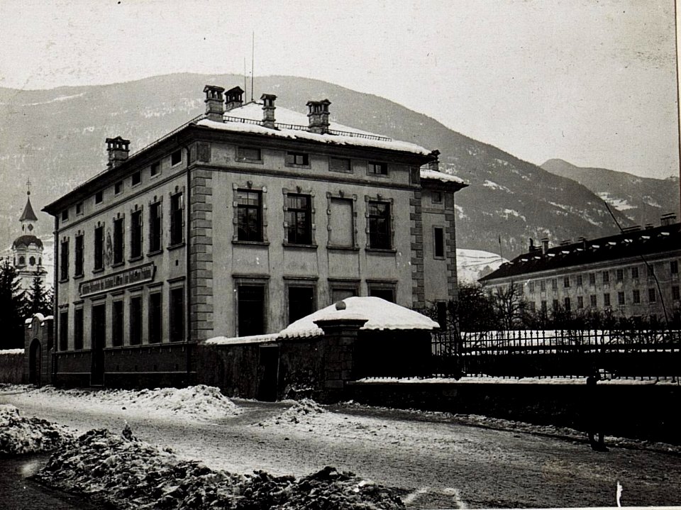 Gebäude des Reservespitals Brixen, englisches Fräulein. (BildID 15578106)