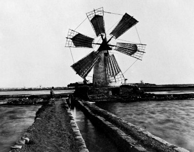 Gebrüder Alinari - Windmühle in der Nähe von Trapani (Zeno Fotografie) photo