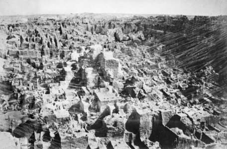 Gebrüder Gray - Kimberley, Minenabbau unter freiem Himmel; jedes rechteckige Feld ist eine Konzession. Mit den Seilen wurden die Steine abtransportiert (Zeno Fotografie)