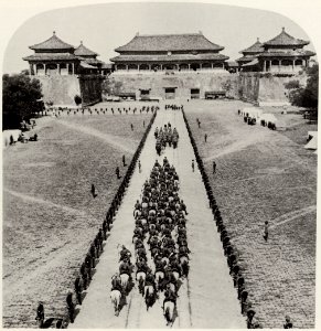 Gebrüder Underwood - Bengalische Lanzenreiter eskortieren Alfred von Waldersee (Zeno Fotografie)