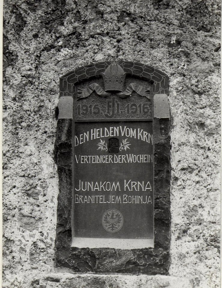 Gedenktafel für Helden der Krn Front a.d.Kirche in St.Johann.8.9.17. (BildID 15605025)