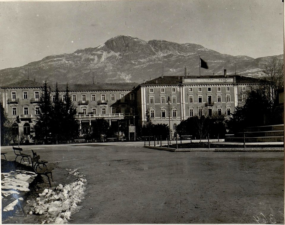Gebäude des 11.Armeekommandos Hotel Trento in Trient (BildID 15627586)