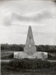 Gedenkstein am Heldenfriedhof in Suta.9.9.17. (BildID 15601736)