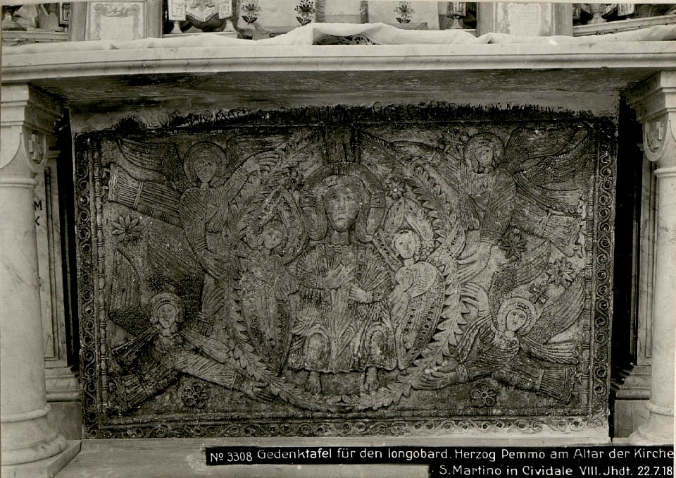 Gedenktafel für den longobard.Herzog Pemmo am Altar der Kirche S.Martino in Cividale VIII.Jhdt. 22.7.18 (BildID 15620871)