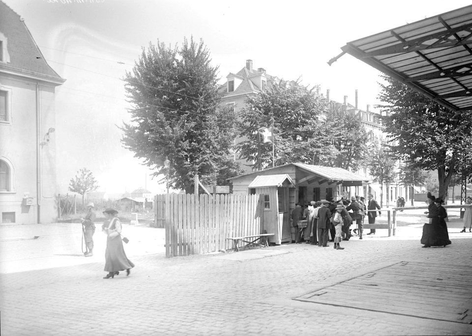 Gedränge bei der Passkontrolle in Lyssbüchel - CH-BAR - 3239939