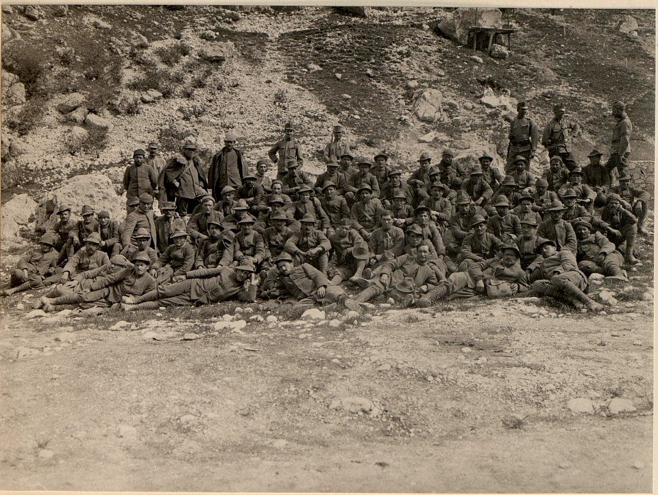 Gefangene Alpini Soldaten vom Regimente 2 in Soca.Aufgenommen am 5.5.1916. (BildID 15475251)