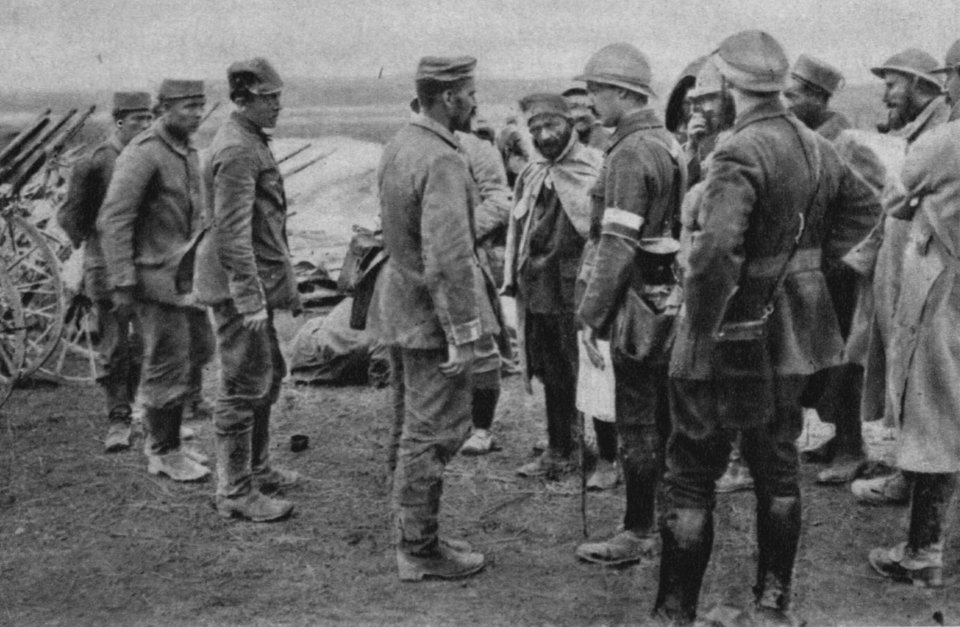 Gefangene Deutsche, die während der Herbstschlacht in der Champagne