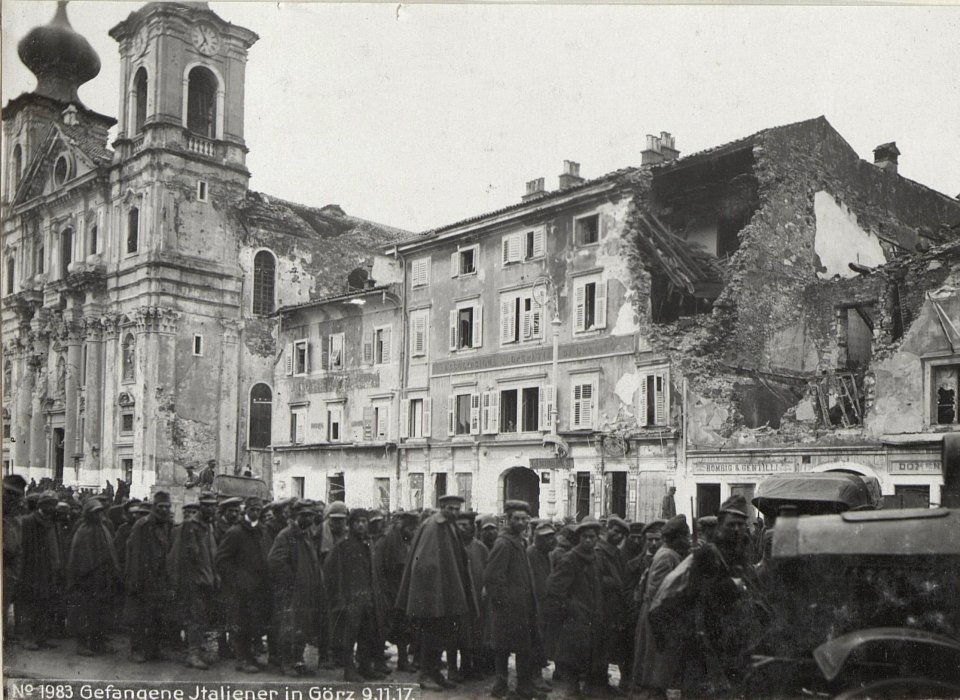 Gefangene Italiener in Görz 9.11.17. (BildID 15610708)