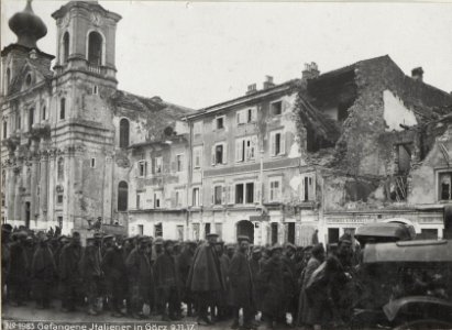 Gefangene Italiener in Görz 9.11.17. (BildID 15610708)