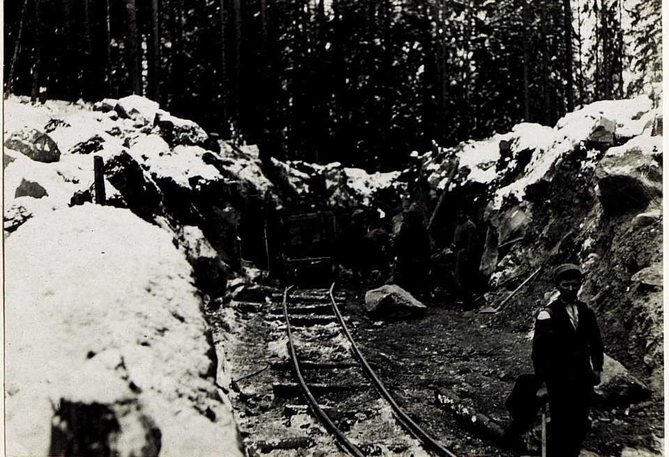 Gefangene Russen beim Bau der Grödnerbahn, Oktober 1915. (BildID 15580722)
