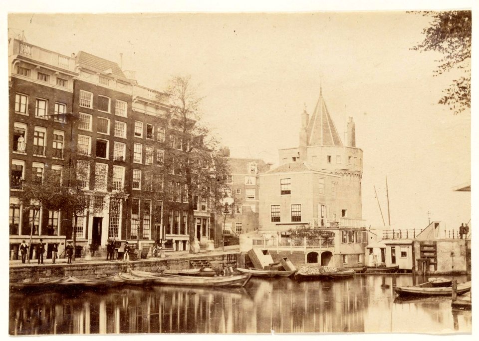 Geldersekade 2-10 gezien naar de Schreierstoren, Prins Hendrikkade 94-096