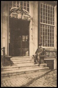 Geldersekade 8 met scheepsvictualiënhandel Vinke. Uitgave N.V. A.J. Nuss, Amsterdam, Afb PBKD00303000002