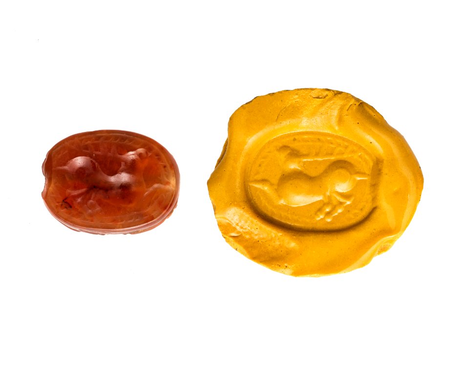 Gem av karneol föreställande ett hjortdjur, etruskisk - Hallwylska museet - 110382
