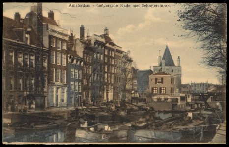 Geldersekade even zijde met de Schreierstoren aan de Prins Hendrikkade. Uitgave B. Brouwer, Amsterdam, Afb PBKD00303000001 photo