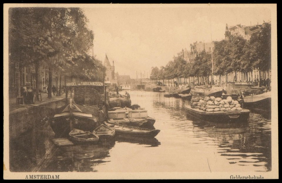 Geldersekade richting de Schreierstoren Prins Hendrikkade 95,. Uitgave N.V. A.J. Nuss, Amsterdam, Afb PBKD00303000012