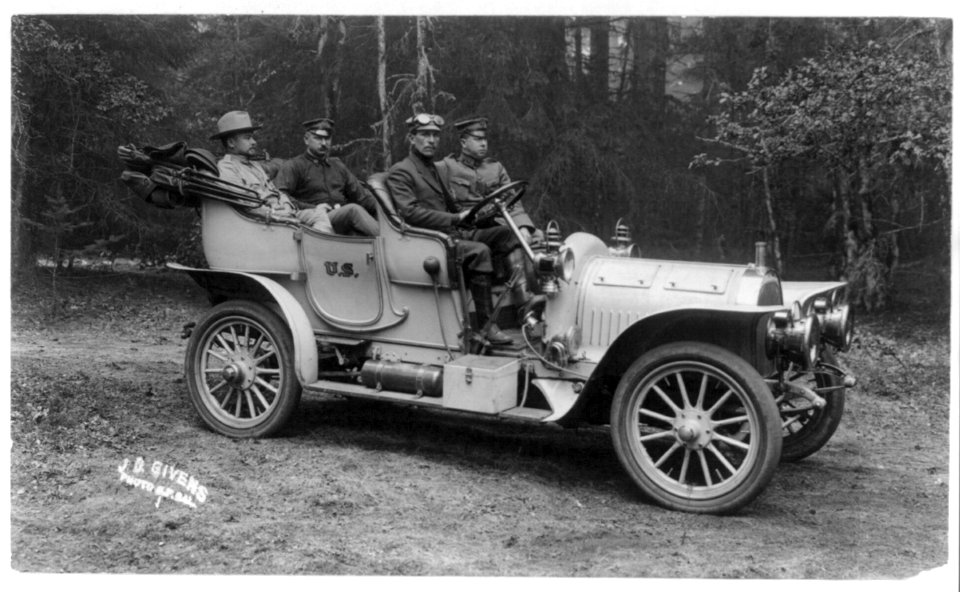Gen'l (Frederick) Funston's Royal Tourist automobile LCCN2002705779