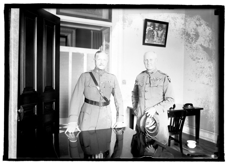 Gen'l Pershing & Gen'l Harford, 6-28-21 LCCN2016845485