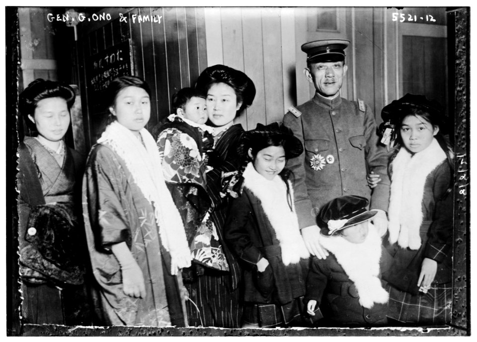 Gen. G. Ono & family LCCN2014713018