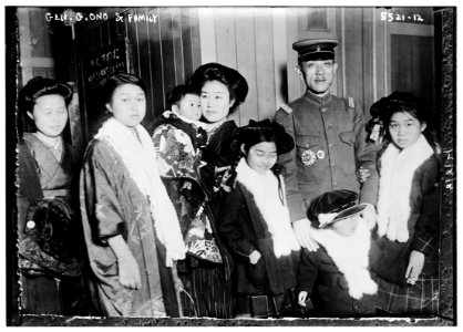 Gen. G. Ono & family LCCN2014713018