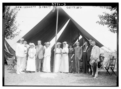 Gen. Leggett (i.e., Liggett) & party - Gettysburg LCCN2014693832