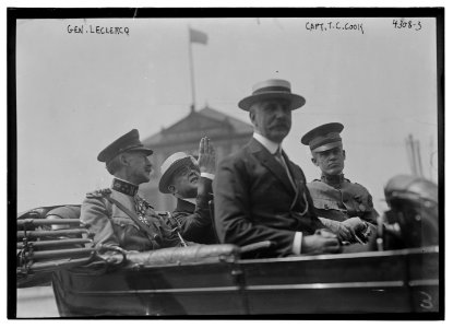 Gen. Leclercq, Capt. T.C. Cook LCCN2014719401
