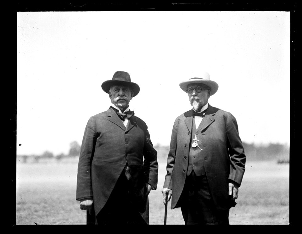 Gen. Nelson A. Miles and Anson Mills at Fort Myer. May 25, 1922 LCCN2016891567