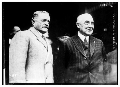 Gen. Pershing and Harding LCCN2014711382