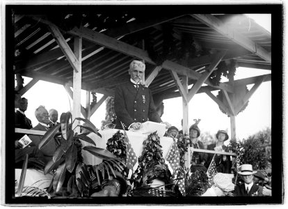Gen. Washington Gardner, Commander-in-Chief G.A.R. at unveiling of confederate monument, Arlington Cemetery, (Va.), June 4, 1914 LCCN2016851140