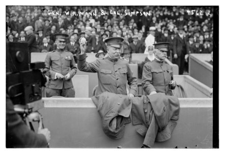 Gen. W.A. Mann & Col Simpson (throwing out ball at Giants home opener, 4-16-18) LCCN2014706839