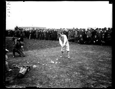 Gene Sa (...) lesson to the golf fans of Washington's Potomac Park LCCN2016891900