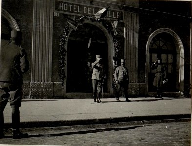 Gen.Obst. von KÖVESS und Korpskommandant TROLLMANN. Aufgenommen in Skutari am 14. März 1916. (BildID 15533151)