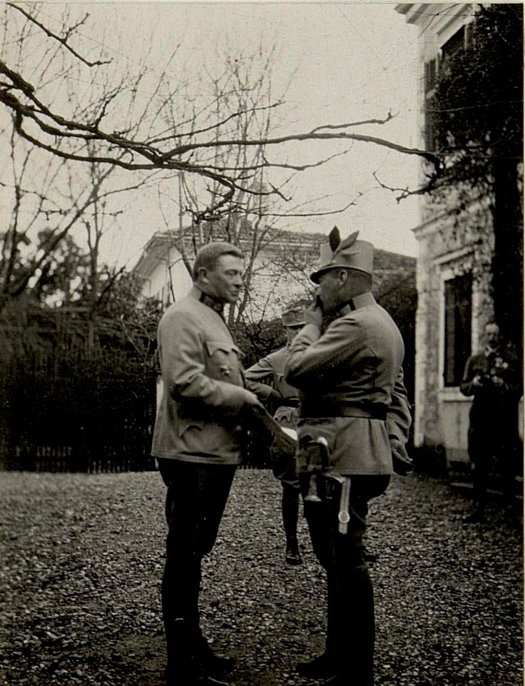 Gen.Obst.von KÖVESS und Korpskommandant TROLLMANN im österr.ung.Konsulat in Skutari. Aufgenommen in Skutari am 14. März 1916. (BildID 15532689)
