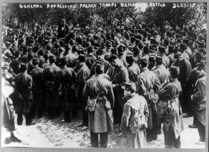 General addressing French troops before battle LCCN2004679615