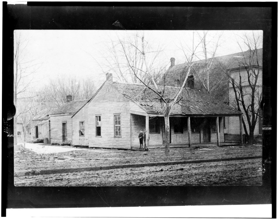 General and Mrs. Logan's first cottage at Benton, Illinois and the house in which their daughter Mrs. Mary Logan Tucker was born LCCN96504951