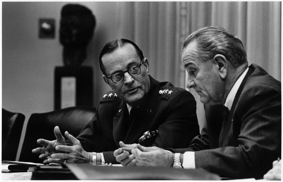 General Earle Wheeler and President Lyndon B. Johnson - NARA - 192563