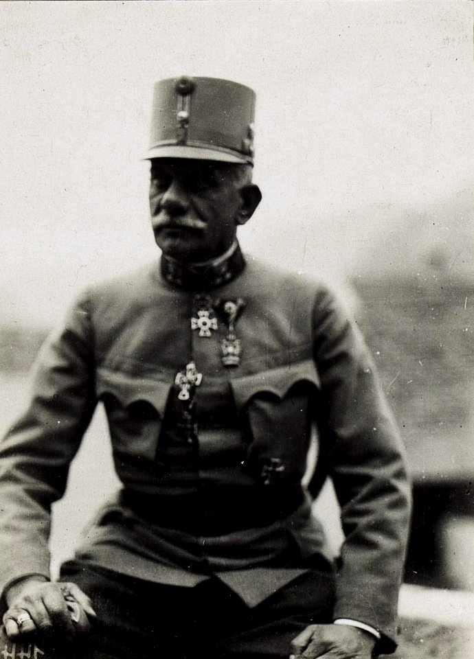 General der Infanterie Roth, Kommandant des alten 14. Korps in Bruneck, Ende November 1915. (BildID 15579734)
