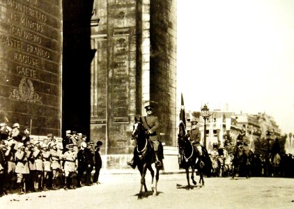 General John J. Pershing, left, at The Victory March, London, July 1919 (29880764050)