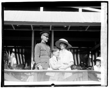 General March, Mrs. Baker, Jack Baker, Ft. Meyer horseshow, 1920 LCCN2016828463