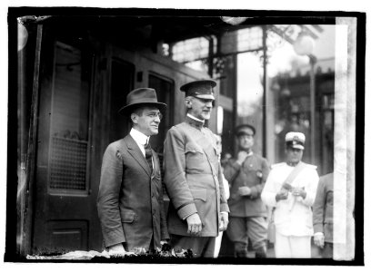 General Marsh & Secty. Baker LCCN2016821967
