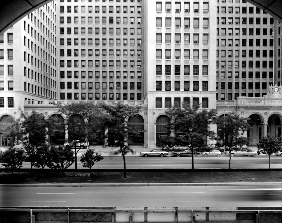 General Motors Building 089835pu-adjust