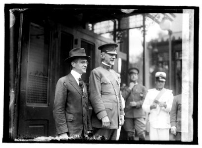 General Marsh & Secty. Baker LCCN2016821967