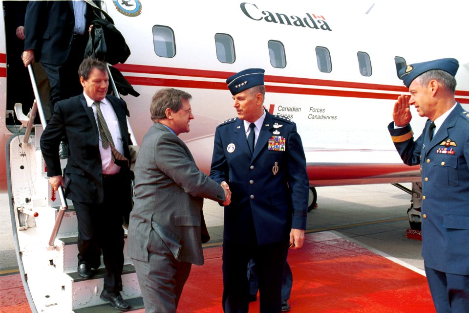 General Myers greets Canadian Minister of Foreign Affairs Axworthy