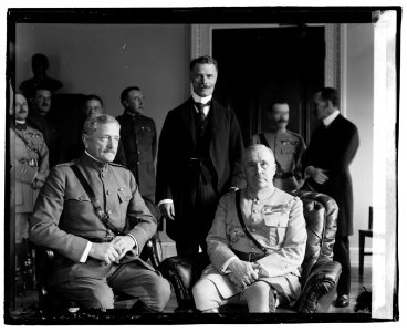 General Neville, Prince de Bearn, and Pershing LCCN2016829136