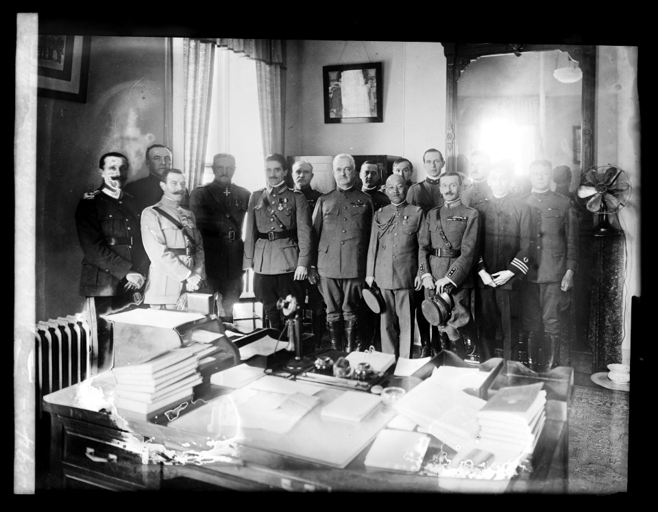 General Pershing & Major Teiusanu, 4-15-20 LCCN2016851834