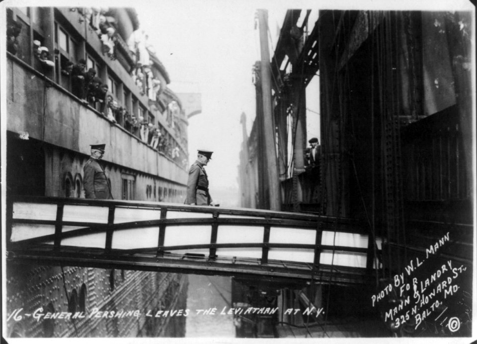General Pershing leaves the LEVIATHAN at N.Y. LCCN2002705816