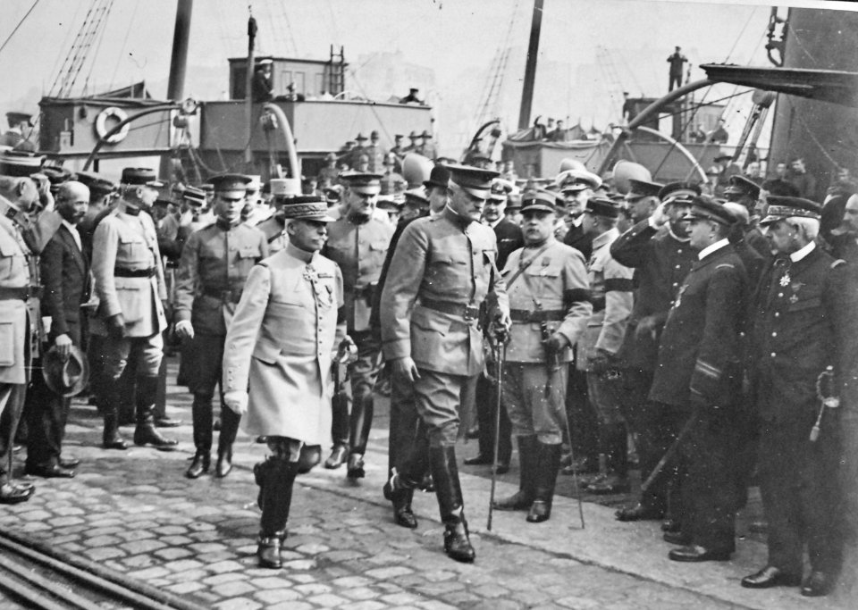 General Pershing, USA and Marshall Petain of France on pier in France, 1917 (42194760881)