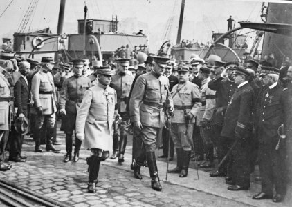 General Pershing, USA and Marshall Petain of France on pier in France, 1917 (42194760881)