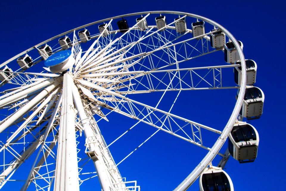 Sky ferris wheel roll along