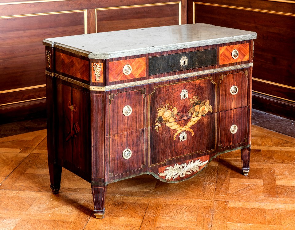 Gustaviansk byrå fanerad med jakaranda- och rosenträ, skiva av ölandskalksten, 1780-talet - Hallwylska museet - 108284