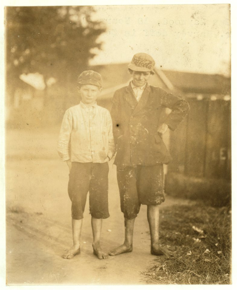 Guy Haywood, 10 years old, helps his brother. Harvey doff(s) in Columbus (Ga.) Mill. LOC nclc.02847